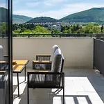 Sara * Τρέμπινιε